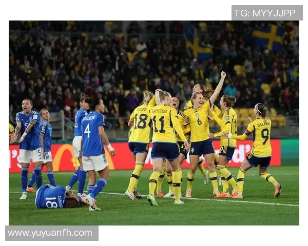 韩国与意大利激战正酣足球场上头球对决引发热议 韩国与意大利激战正酣足球场上头球对决引发热议